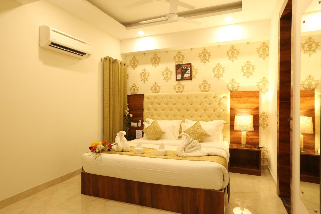 Hotel The Vegas Delhi Airport- A Boutique Hotel Neu-Delhi Exterior foto