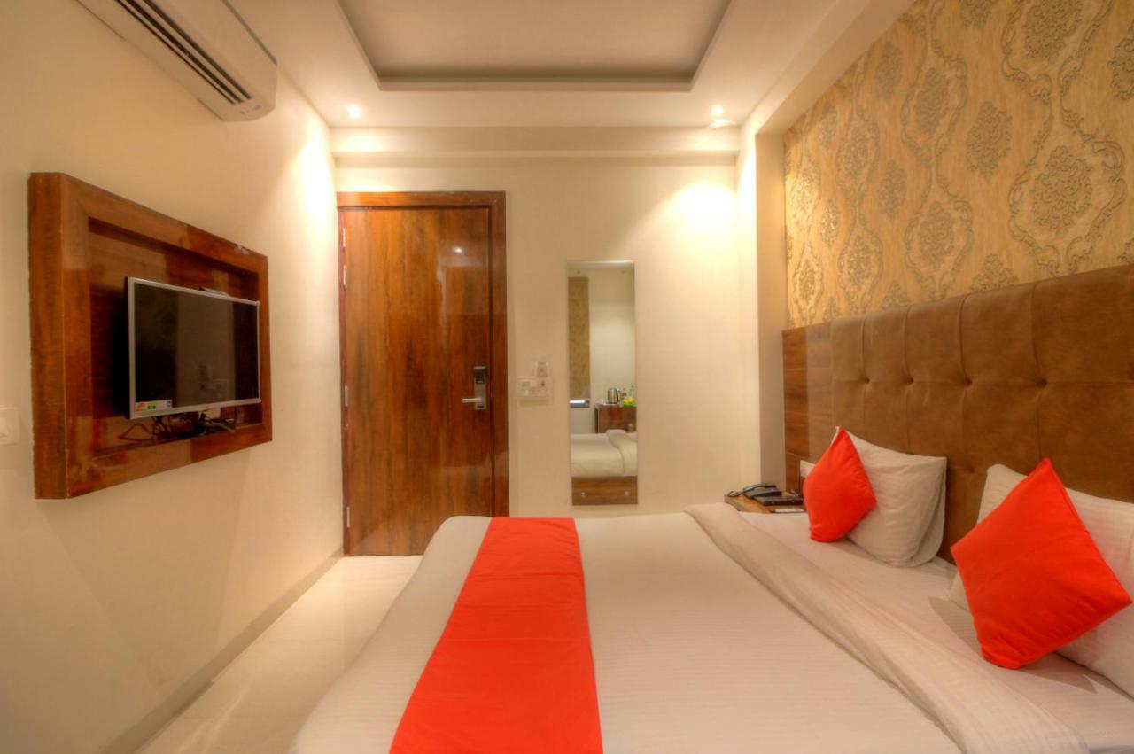 Hotel The Vegas Delhi Airport- A Boutique Hotel Neu-Delhi Exterior foto