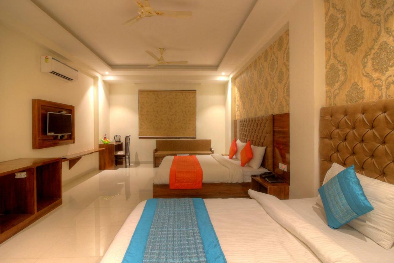 Hotel The Vegas Delhi Airport- A Boutique Hotel Neu-Delhi Exterior foto