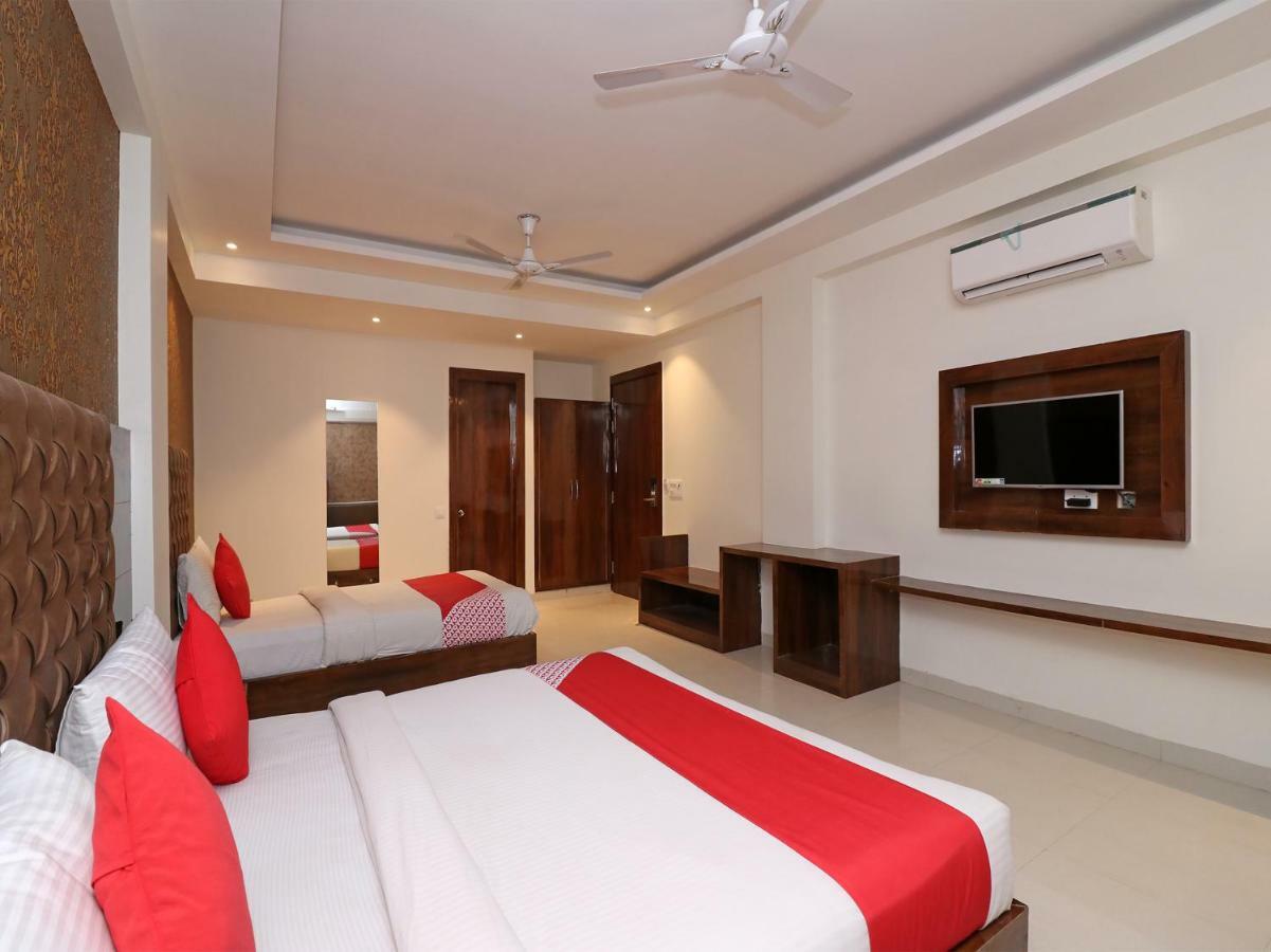 Hotel The Vegas Delhi Airport- A Boutique Hotel Neu-Delhi Exterior foto