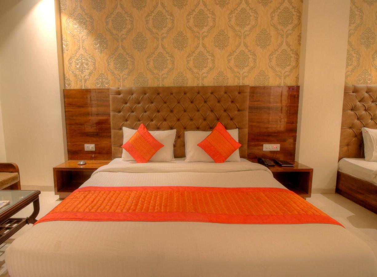 Hotel The Vegas Delhi Airport- A Boutique Hotel Neu-Delhi Exterior foto