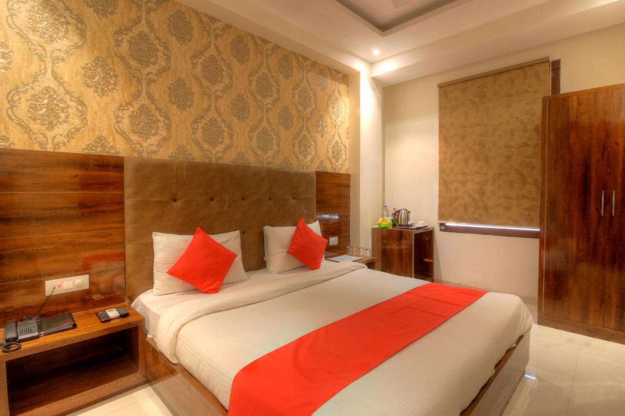 Hotel The Vegas Delhi Airport- A Boutique Hotel Neu-Delhi Exterior foto